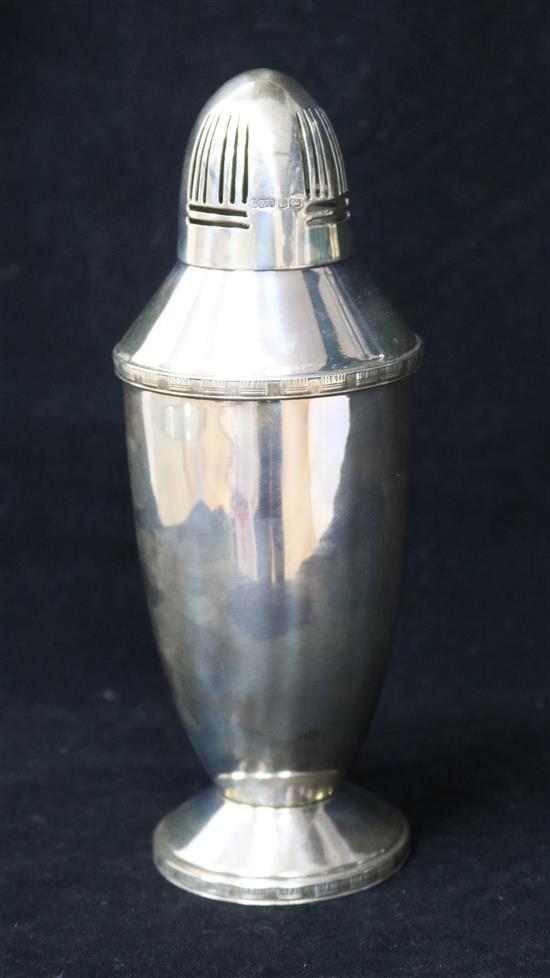 A 1930s Art Deco silver sugar shaker by Gladwin Ltd, Sheffield, 1936, 6.5 oz.